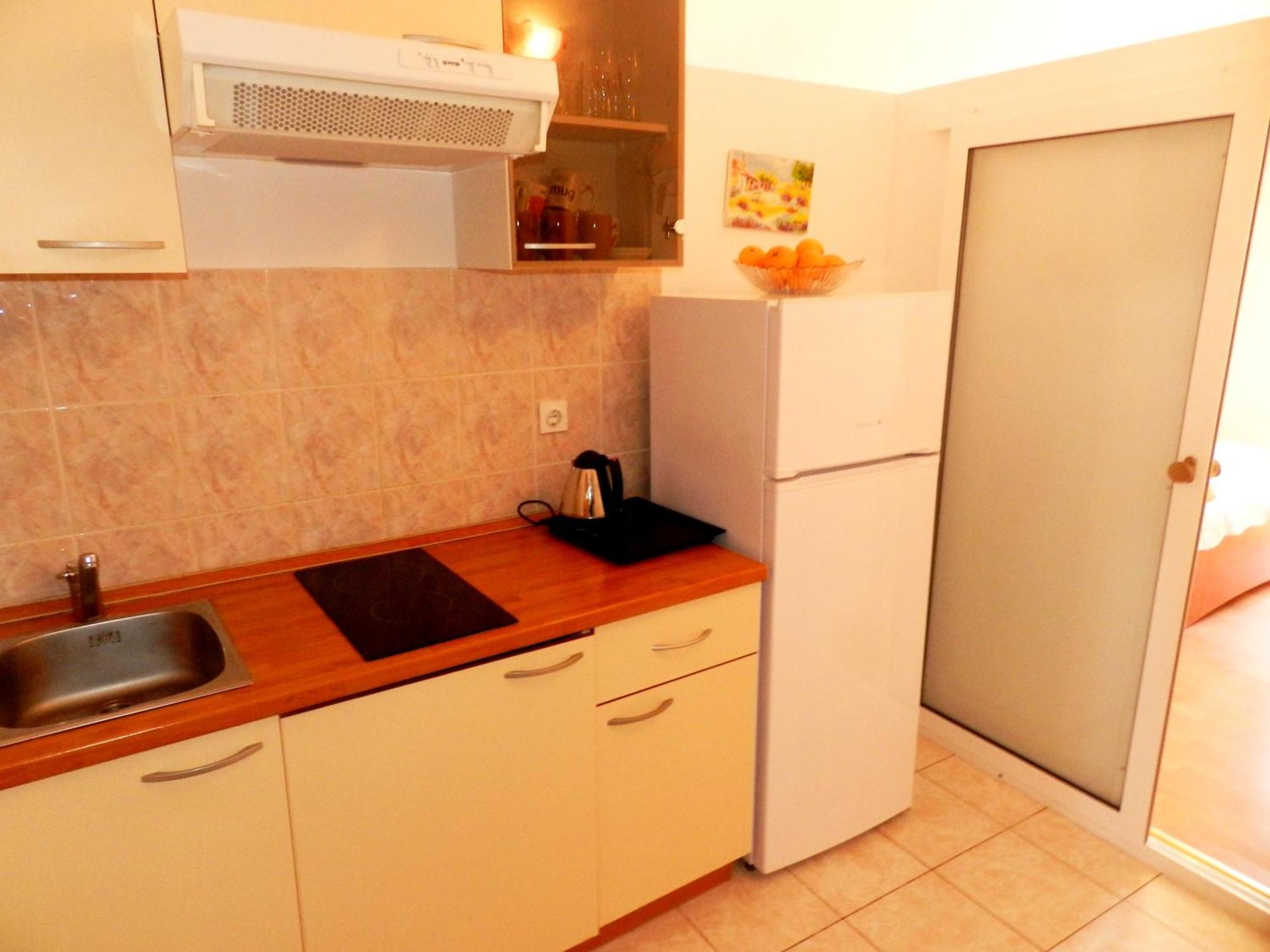 Apartman Lea *