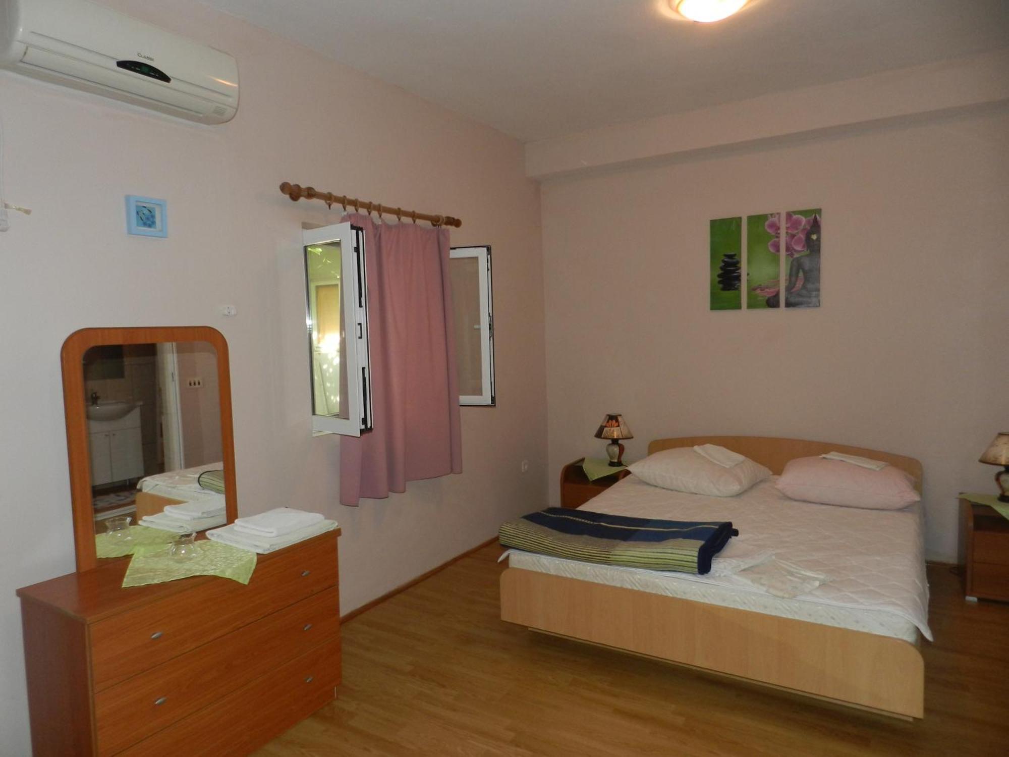 Apartman Lea *